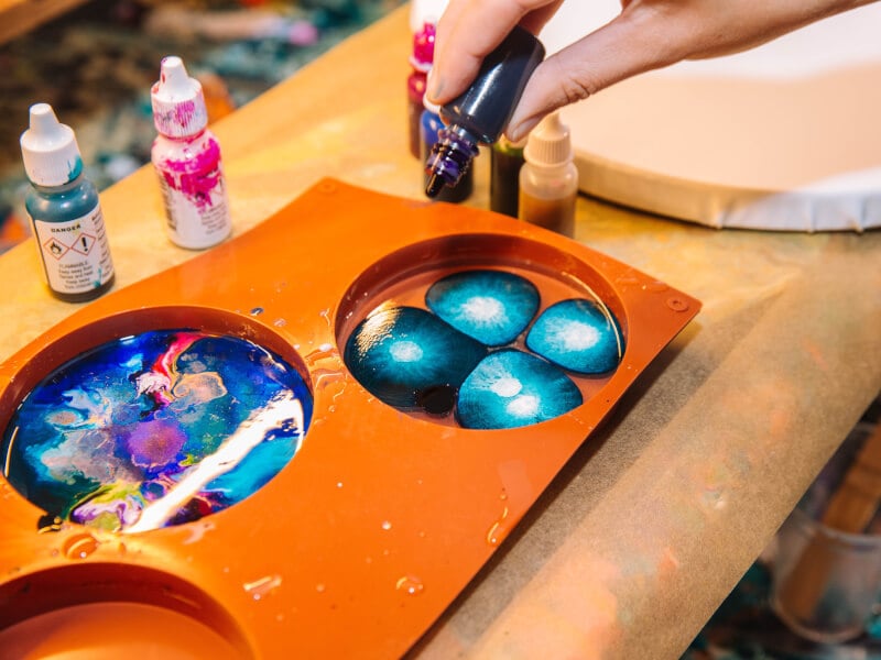 Paint pouring classes